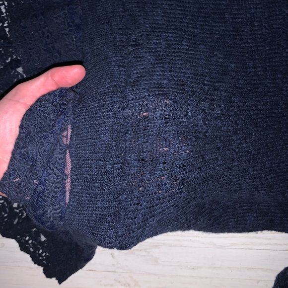 NAVY HOLLISTER SWEATER - Picture 4 of 7